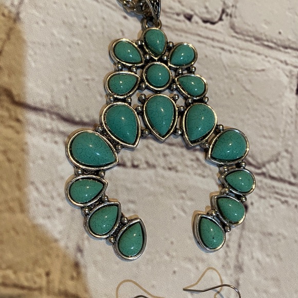 Necklace and Earrings set - Picture 2 of 4